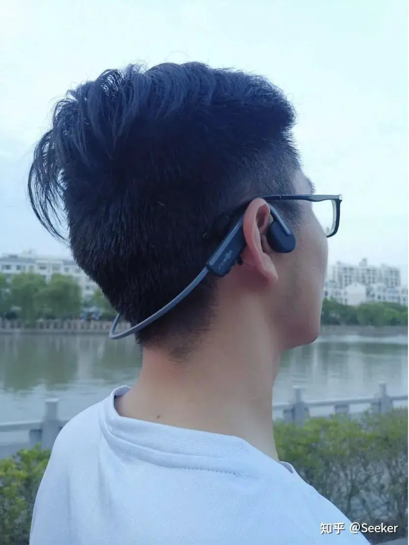 哪里能找到关于智能耳机在篮球训练中的应用案例